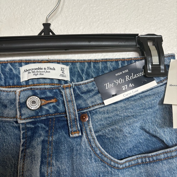 NWT Abercrombie & Fitch Curve Love High Rise 90s Relaxed Jeans Size 27 Short - Picture 6 of 8